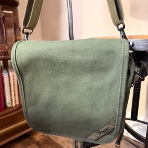 Domke F-5XB RuggedWear Canvas Camera Bag – Olive Green | Made in USA